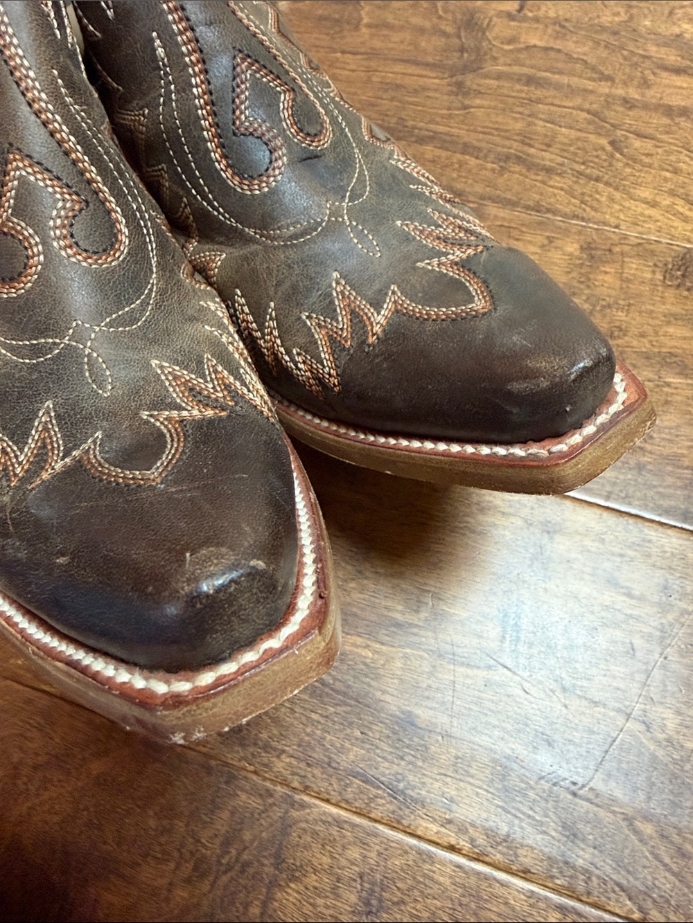 Ariat Women's Dixon Weathered Western Booties, size 8 - Picture 5 of 8